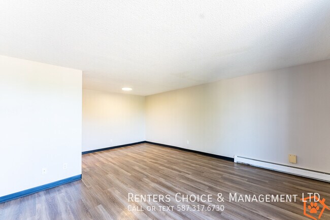 Photo du bâtiment - Renovated, Utilities Included, Few Stairs