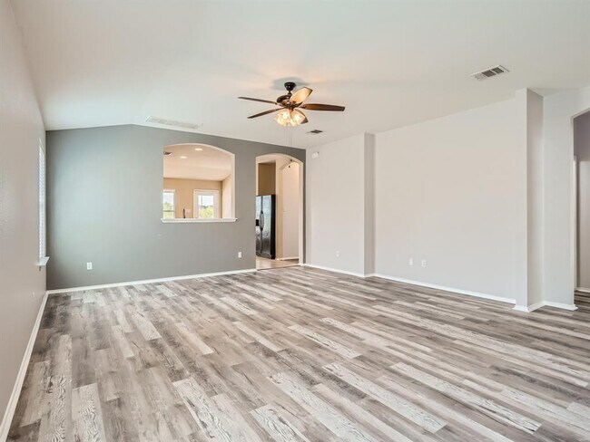 Building Photo - 246 Nandina Dr