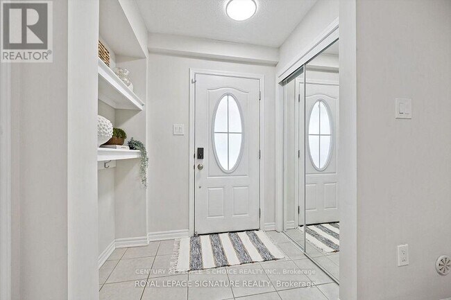 Building Photo - 299 Casson Pt