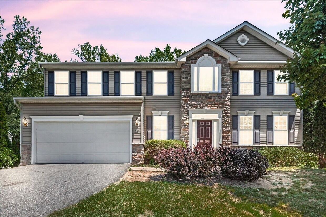 Primary Photo - CLOSE TO I-95 & QUANTICO!
