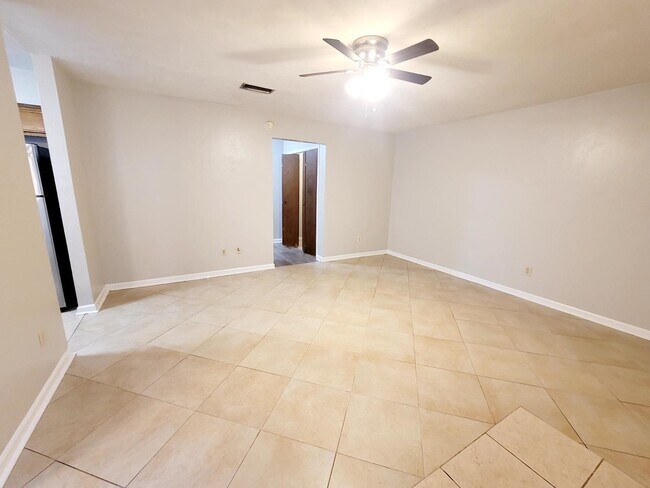 Foto del edificio - 2334 Sylvan Ct