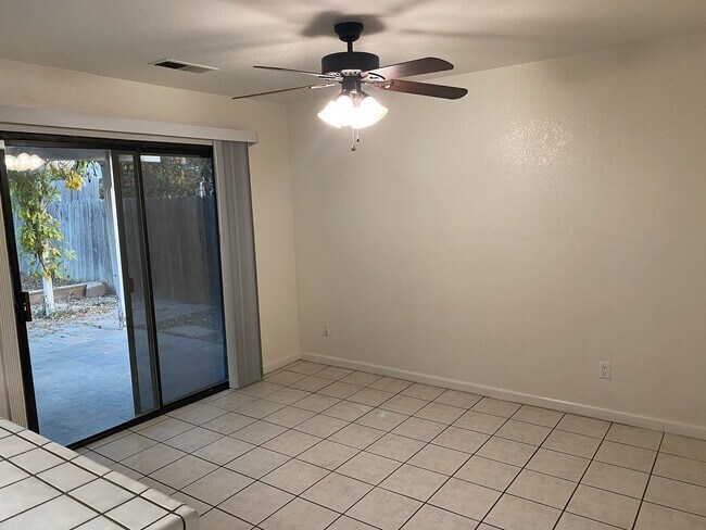 Foto del edificio - 1612 N Norman St