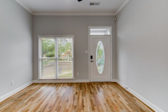 Foto del edificio - Nice 3 bedroom 2 bath home in the heart of Downtown Memphis - Open To Section 8