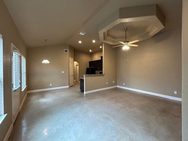 Foto del edificio - Stained Concrete Floors (No Carpet) / Frid...