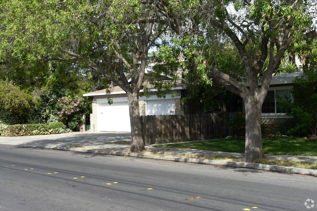 Building Photo - 1710 Oak Ave