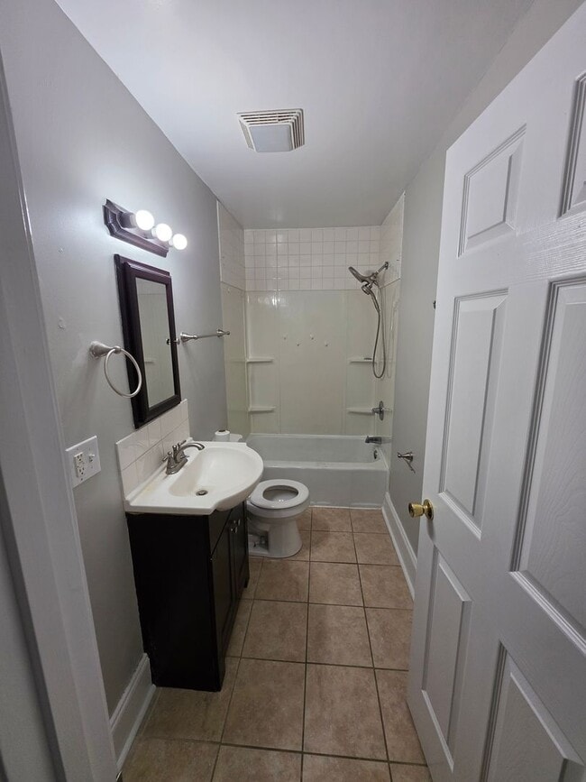 Building Photo - 624 Sewanee St