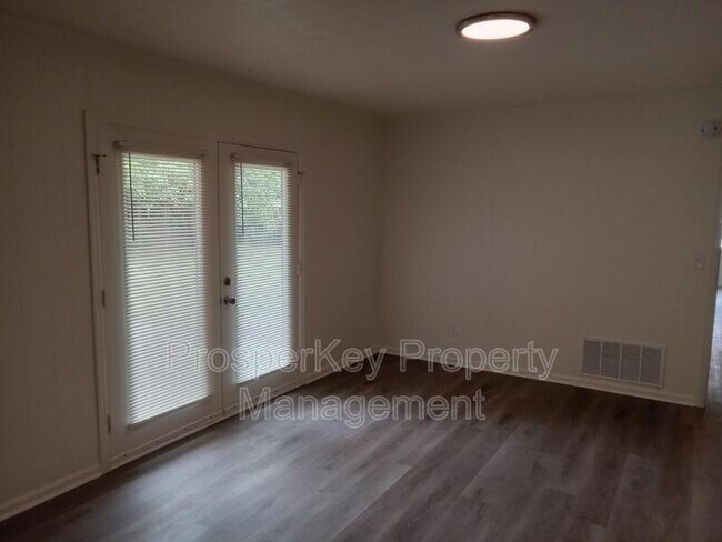 Foto del edificio - 6248 Mill Branch Rd