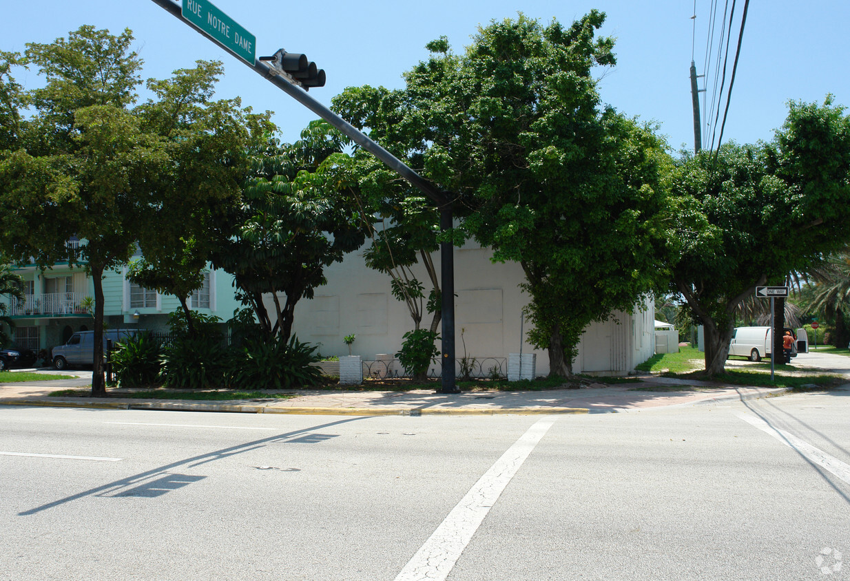 Building Photo - 1240 71st St