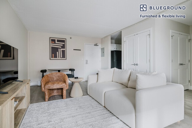 Building Photo - 812 Memorial Dr