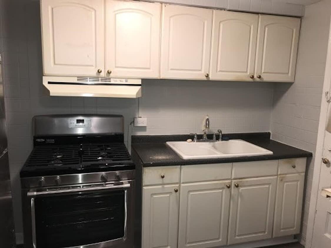 Primary Photo - 2 Bedroom / 1 Bath Townhome + Garage -- Be...