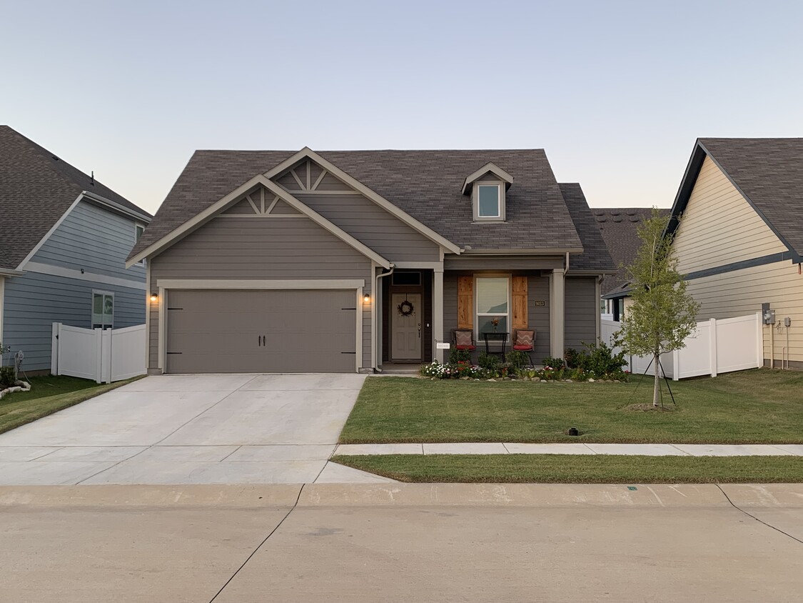 9013 Gano Dr, Savannah, TX 76227 House Rental in Savannah, TX