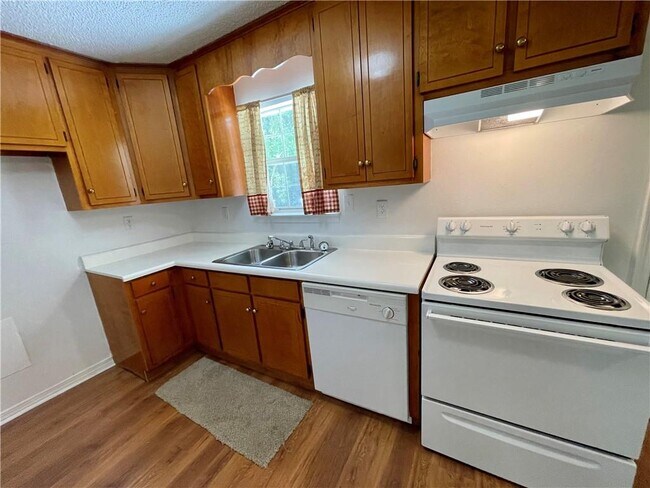 Building Photo - 6476 Bellwood Dr E