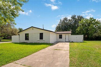 Building Photo - 2101 W Gulf St