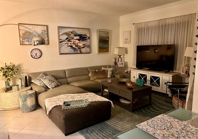 Foto del edificio - 3125 NE 184th St