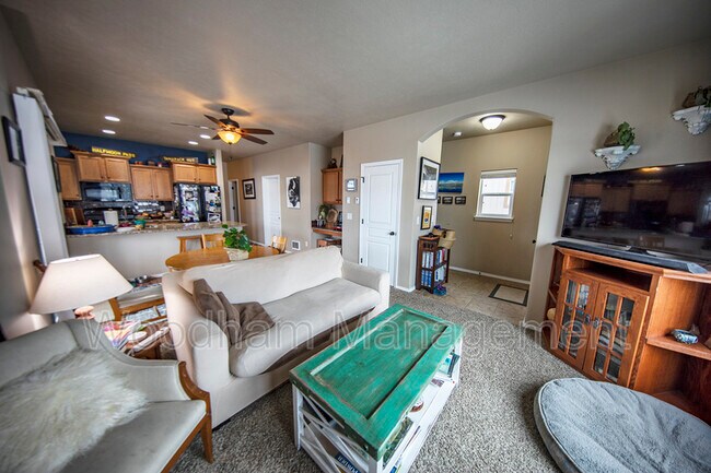 Building Photo - 393 Water Lily Dr