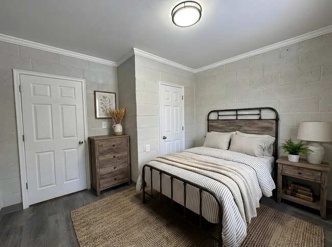 Building Photo - 303 Hay St