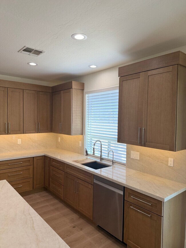 Building Photo - 2741 E Quiet Hollow Ln