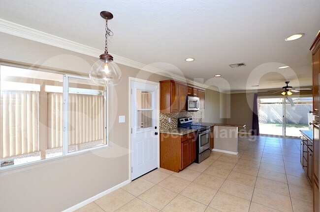 Foto del edificio - 8608 E Vernon Ave
