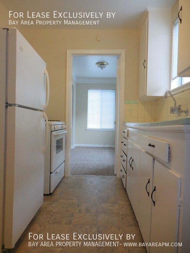Building Photo - 449 Tamarack Ln
