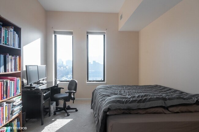 Foto del edificio - 3232 N Halsted St