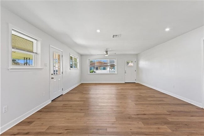 Building Photo - 542 Marino Dr