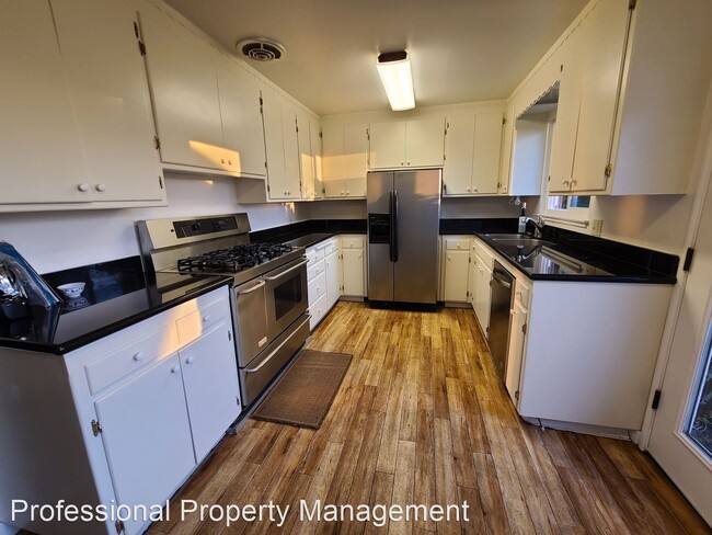 Building Photo - 2 br, 1.5 bath House - 8624 Edgehill Court