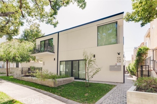 Building Photo - 536 E San Jose Ave