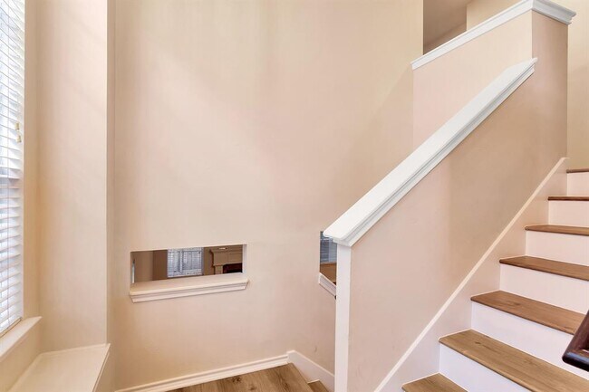Building Photo - 30 N Walden Elms Cir