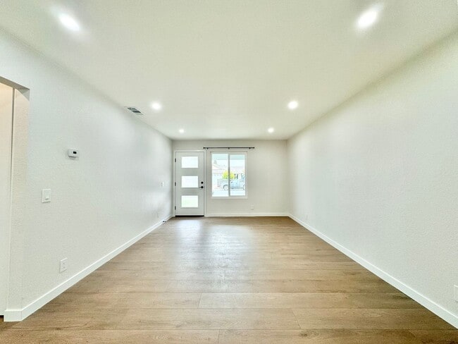 Building Photo - Beautiful 3Bd/1Ba located in Mira Mesa!