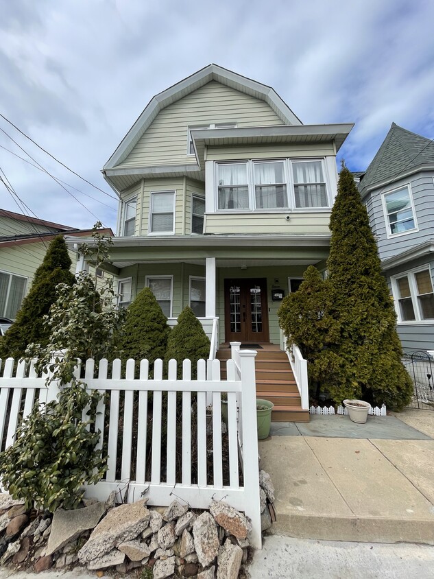 Front House - 11 S Valley Rd