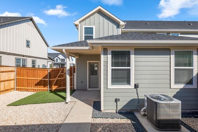 Foto del edificio - 2510 Ophelia Levi Ln