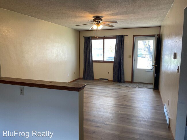 Building Photo - 2 br, 1 bath House - 912 10th St NE