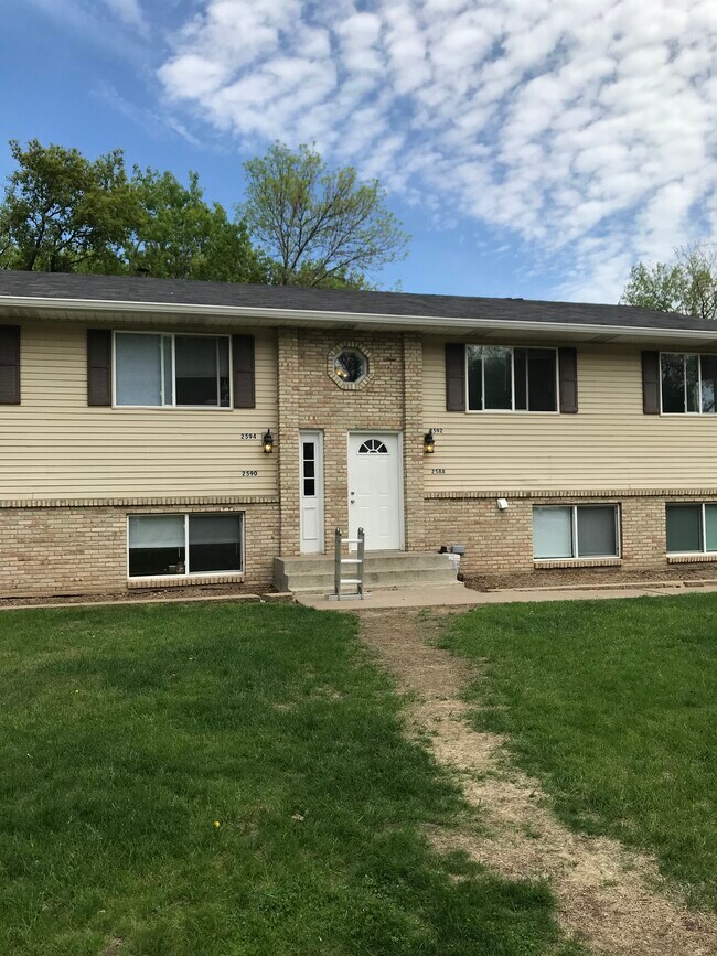 Building Photo - 2590 Ruth St