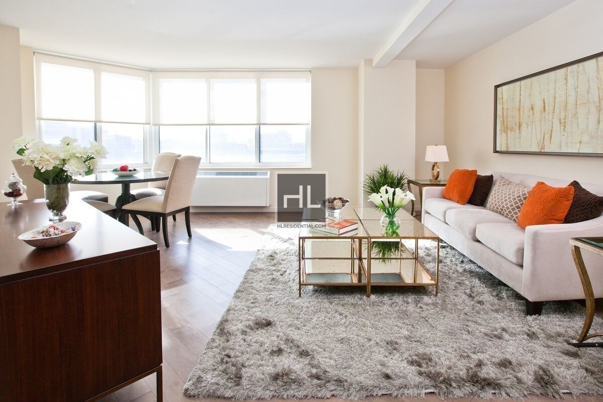Primary Photo - W 42ND ST, studio , no fee ,