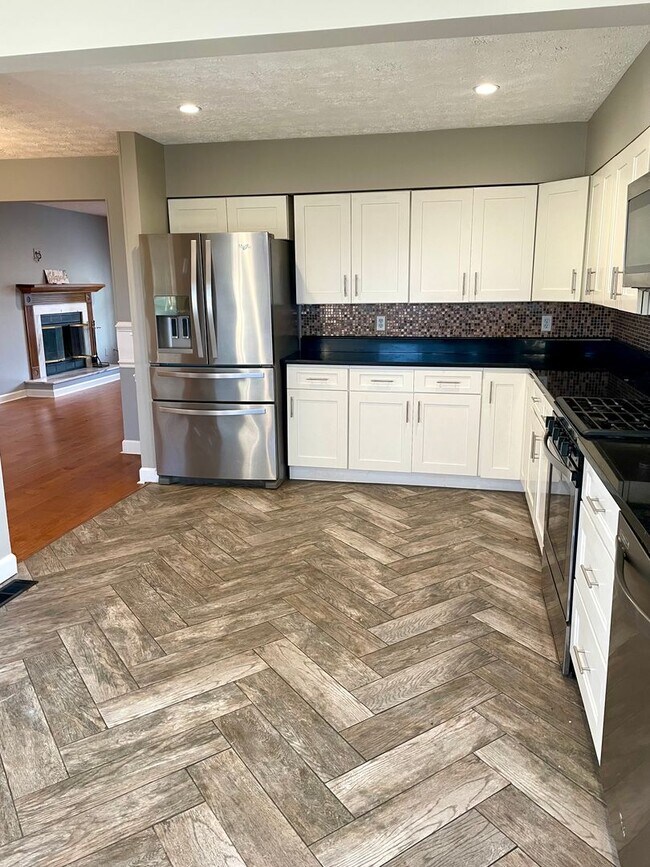 Foto del edificio - Available 3/30/2026- Charming Cape Cod in Halls