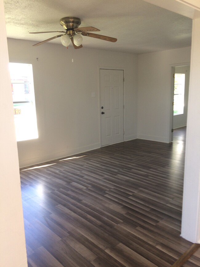 Living Room - 700 N Tyler