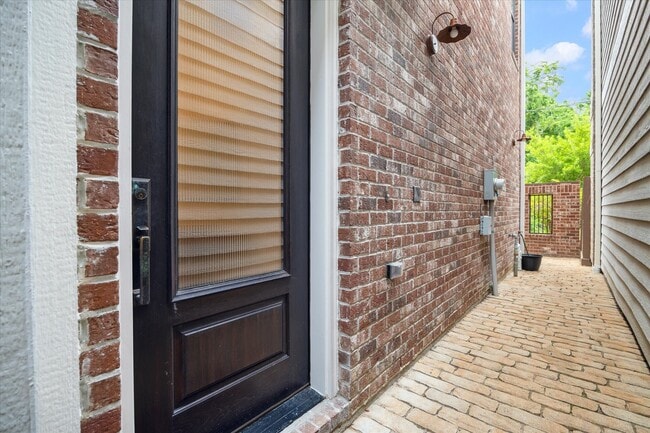 Building Photo - 1613 Prospect St