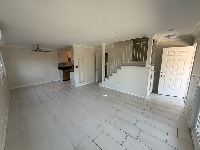 Building Photo - Modern 3 Bedroom, 2.5 Bath Two-Story Townh...