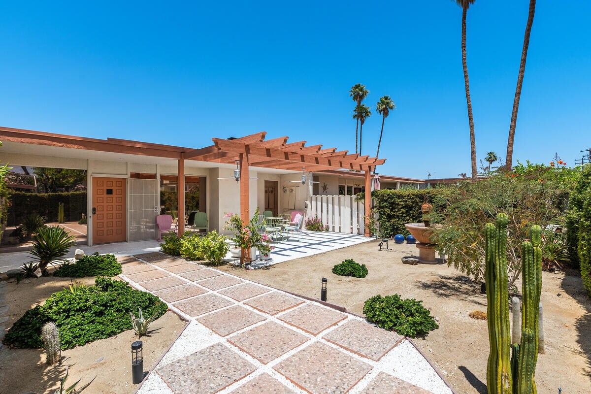 Primary Photo - 46019 Portola Ave