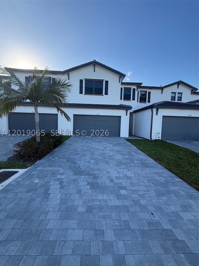 Building Photo - 4957 Oakmont Dr
