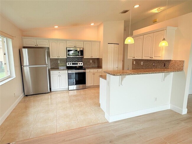 Foto del edificio - 10242 SW 24th St