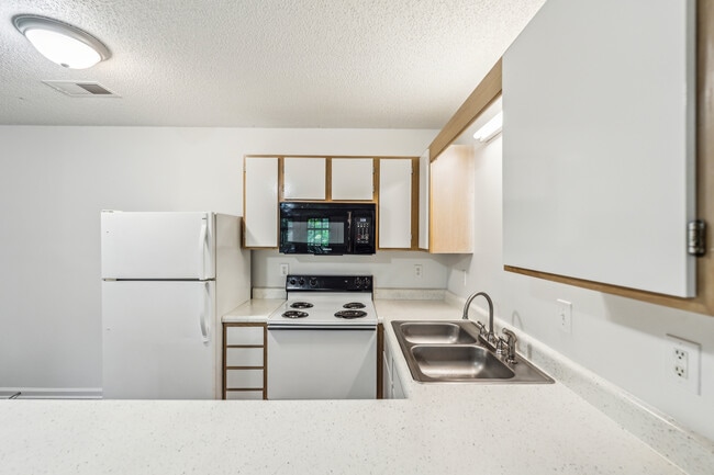 Kitchen - Arlington Apartments