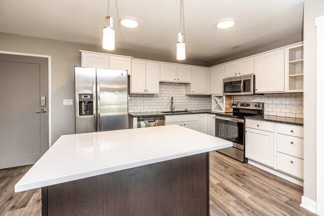 3BR, 2BA - 904 SF - Clocktower Place Apartments