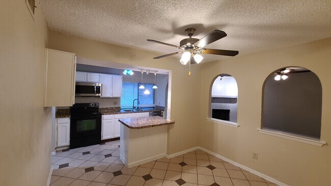 Foto del edificio - 1632 Nueces Dr