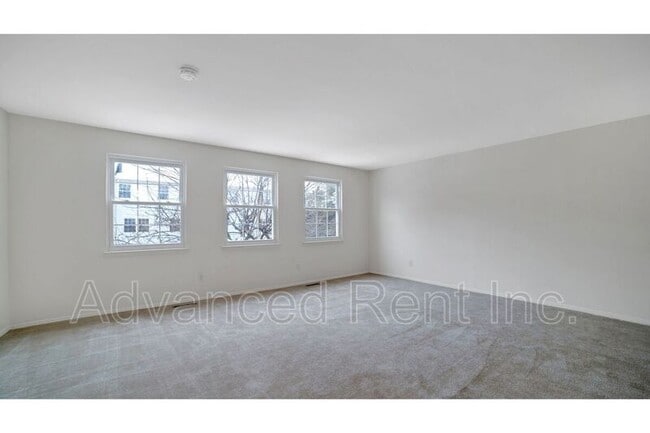 Foto del edificio - 10 Watkins Glen Ct