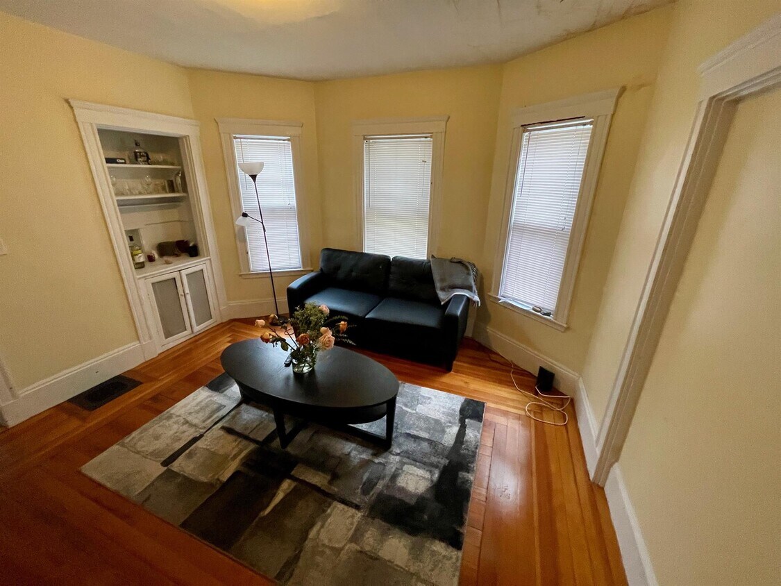 Primary Photo - 37 Elmwood St