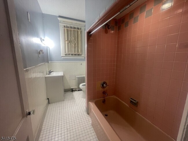 Foto del edificio - 43 Mapes Ave