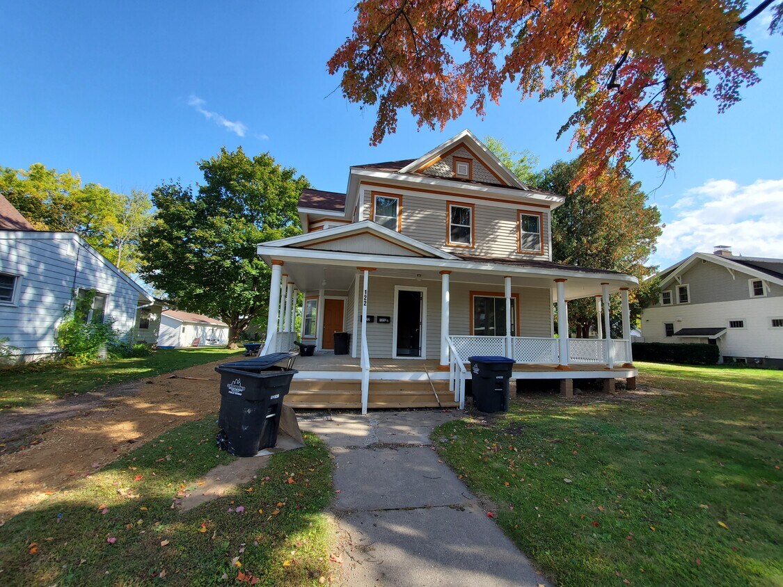 122 S Franklin St, Shawano, WI 54166 Townhome Rentals in Shawano WI