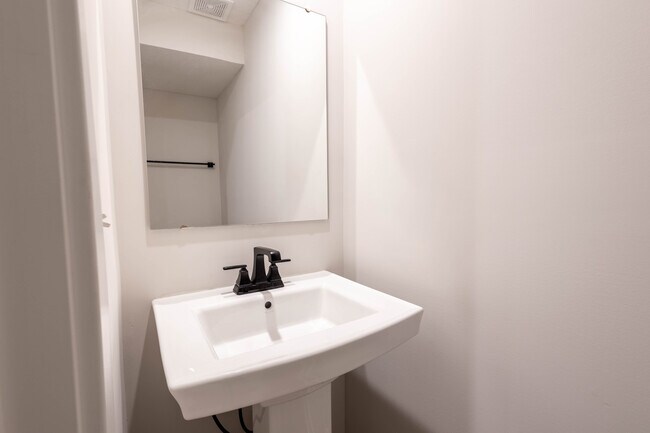 Foto del edificio - 6800 Frey Ln