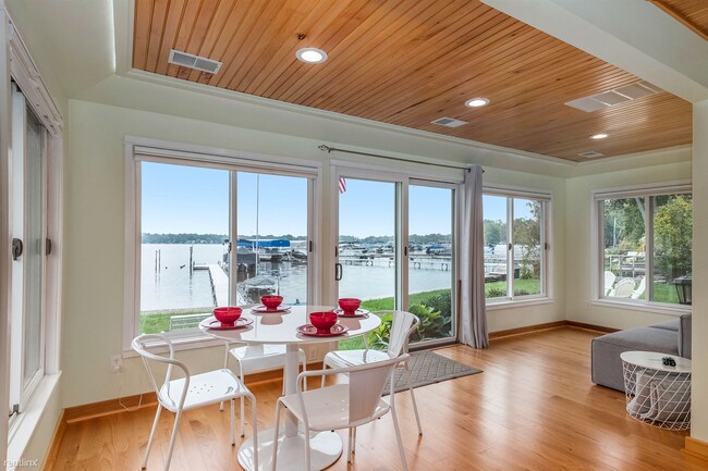 Building Photo - 2 br, 1.5 bath House - Portage Lake